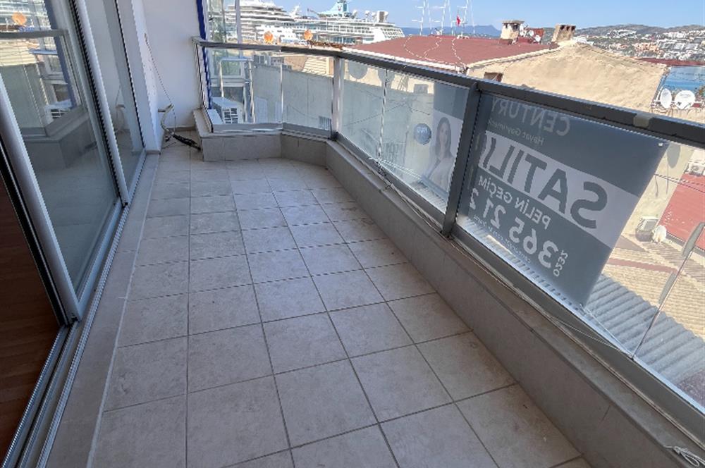 Kuşadası Limana Yürüme Mesafesinde Deniz Manzaralı 3+1 Satılık Daire