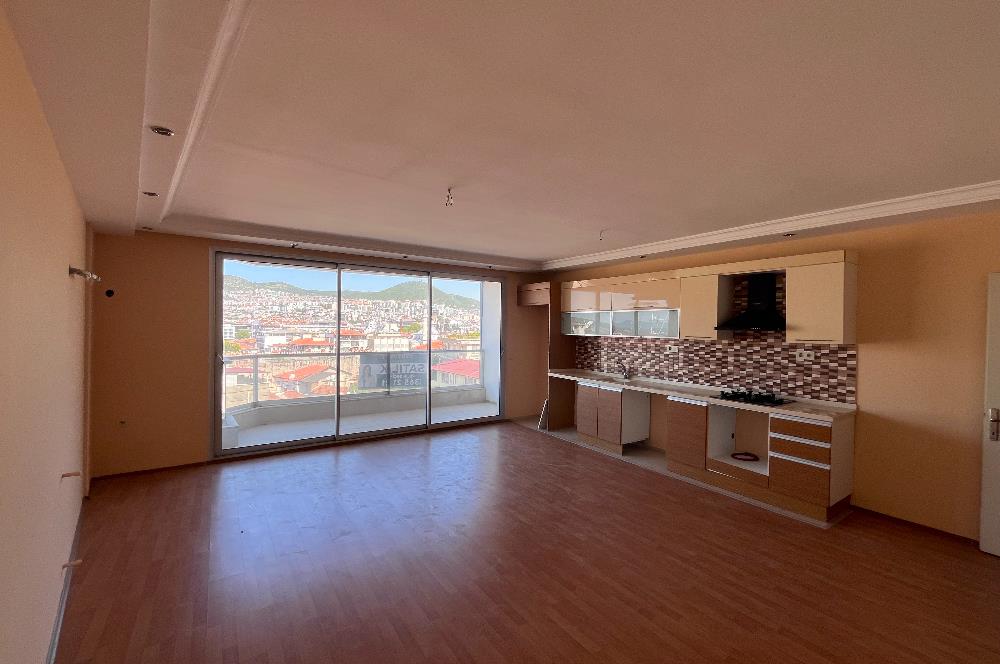 Kuşadası Limana Yürüme Mesafesinde Deniz Manzaralı 3+1 Satılık Daire