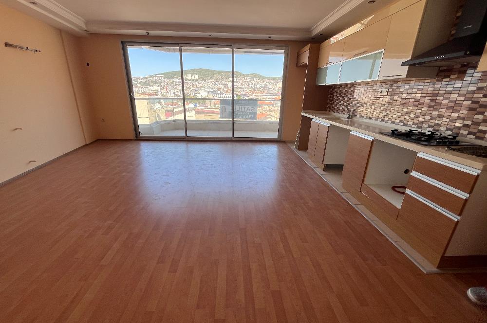 Kuşadası Limana Yürüme Mesafesinde Deniz Manzaralı 3+1 Satılık Daire