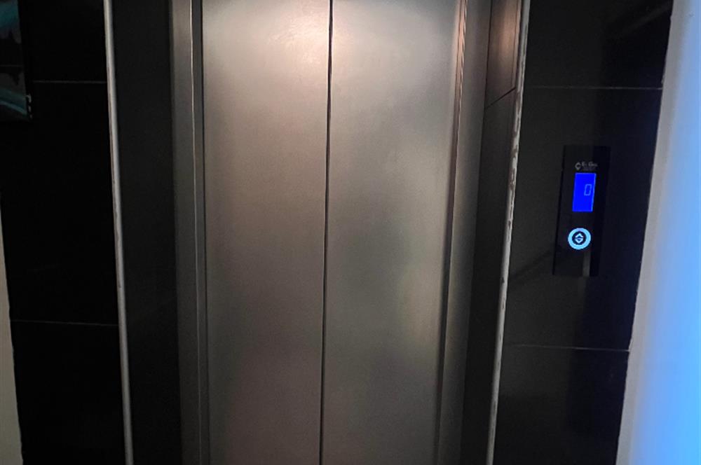 Kuşadası Limana Yürüme Mesafesinde Deniz Manzaralı 3+1 Satılık Daire