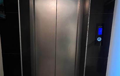 Kuşadası Limana Yürüme Mesafesinde Deniz Manzaralı 3+1 Satılık Daire