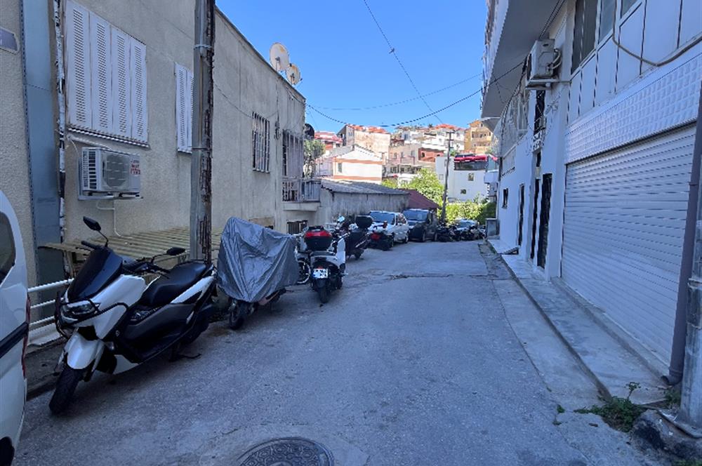 Kuşadası Limana Yürüme Mesafesinde Deniz Manzaralı 3+1 Satılık Daire