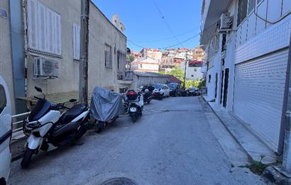 Kuşadası Limana Yürüme Mesafesinde Deniz Manzaralı 3+1 Satılık Daire