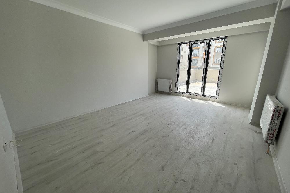 SULTANBEYLİ ADİL MAHALLESİ’NDE CADDE ÜSTÜ 3+1 TERASLI SIFIR DAİRE