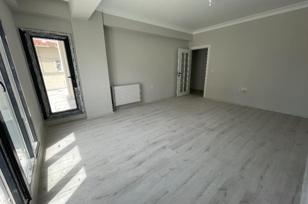 SULTANBEYLİ ADİL MAHALLESİ’NDE CADDE ÜSTÜ 3+1 TERASLI SIFIR DAİRE