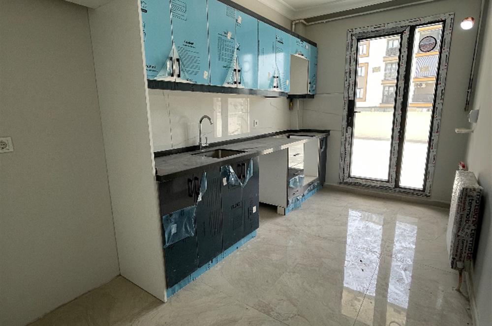 SULTANBEYLİ ADİL MAHALLESİ’NDE CADDE ÜSTÜ 3+1 TERASLI SIFIR DAİRE