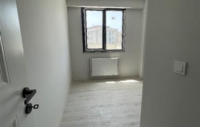 SULTANBEYLİ ADİL MAHALLESİ’NDE CADDE ÜSTÜ 3+1 TERASLI SIFIR DAİRE