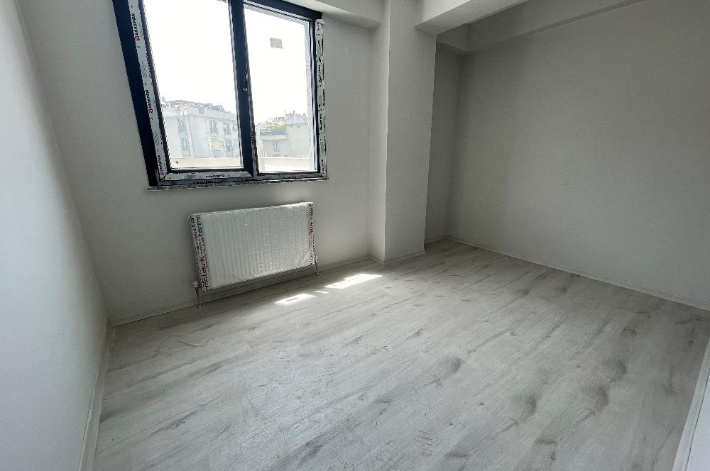 SULTANBEYLİ ADİL MAHALLESİ’NDE CADDE ÜSTÜ 3+1 TERASLI SIFIR DAİRE