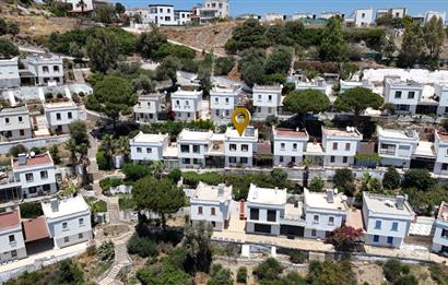 🏡 Gümüşlük Koyunbaba’da Eşsiz Manzaralı 3+1 Dubleks! Teraslı, Bahçeli, Havuzlu ve Masrafsız!