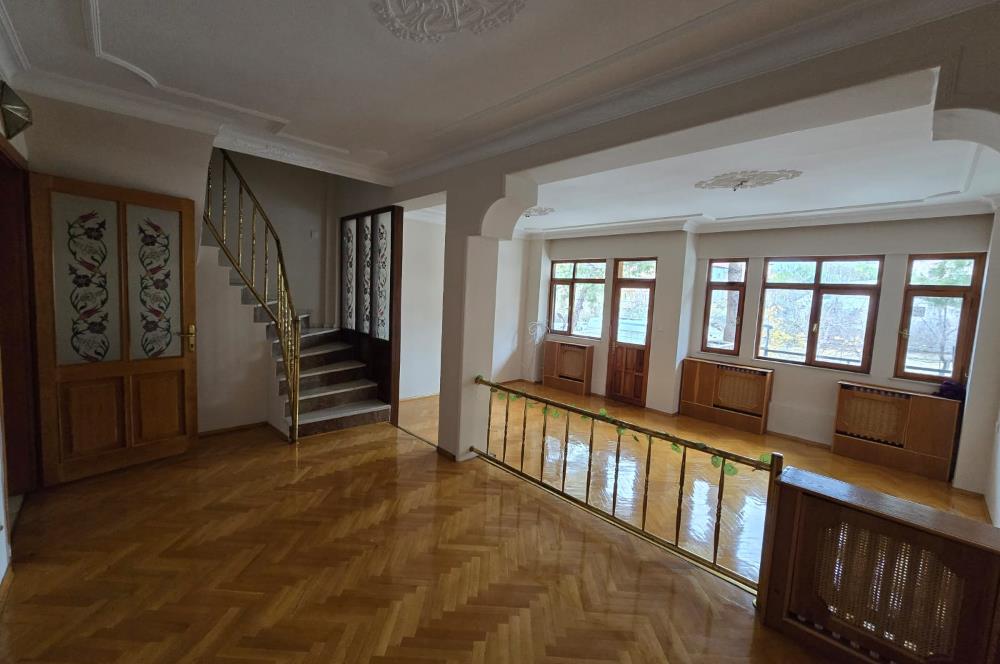 Kınıklı'da Şehir ve Doğa Manzaralı Kiralık Tripleks Villa...