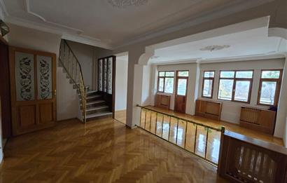 Kınıklı'da Şehir ve Doğa Manzaralı Kiralık Tripleks Villa...