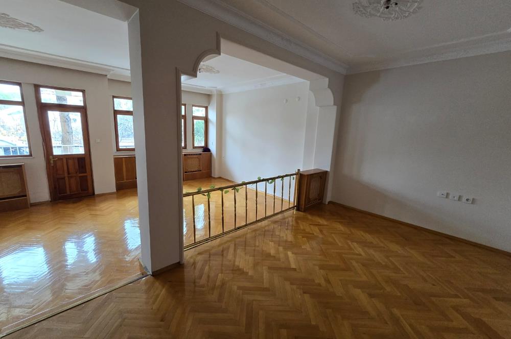 Kınıklı'da Şehir ve Doğa Manzaralı Kiralık Tripleks Villa...