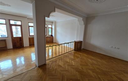 Kınıklı'da Şehir ve Doğa Manzaralı Kiralık Tripleks Villa...
