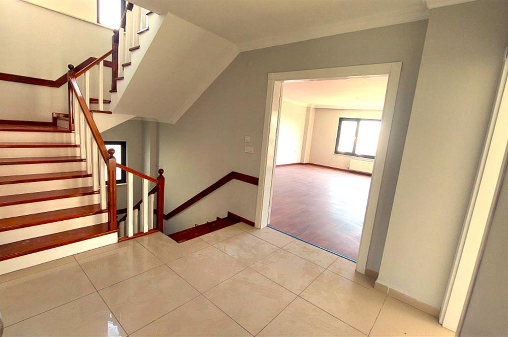 PARK CADDESİ YAKINI TAM MÜSTAKİL 6+2 SATILIK VİLLA