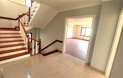 PARK CADDESİ YAKINI TAM MÜSTAKİL 6+2 SATILIK VİLLA
