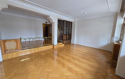 Kınıklı'da Şehir ve Doğa Manzaralı Kiralık Tripleks Villa...