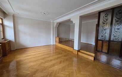 Kınıklı'da Şehir ve Doğa Manzaralı Kiralık Tripleks Villa...