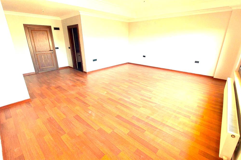 PARK CADDESİ YAKINI TAM MÜSTAKİL 6+2 SATILIK VİLLA