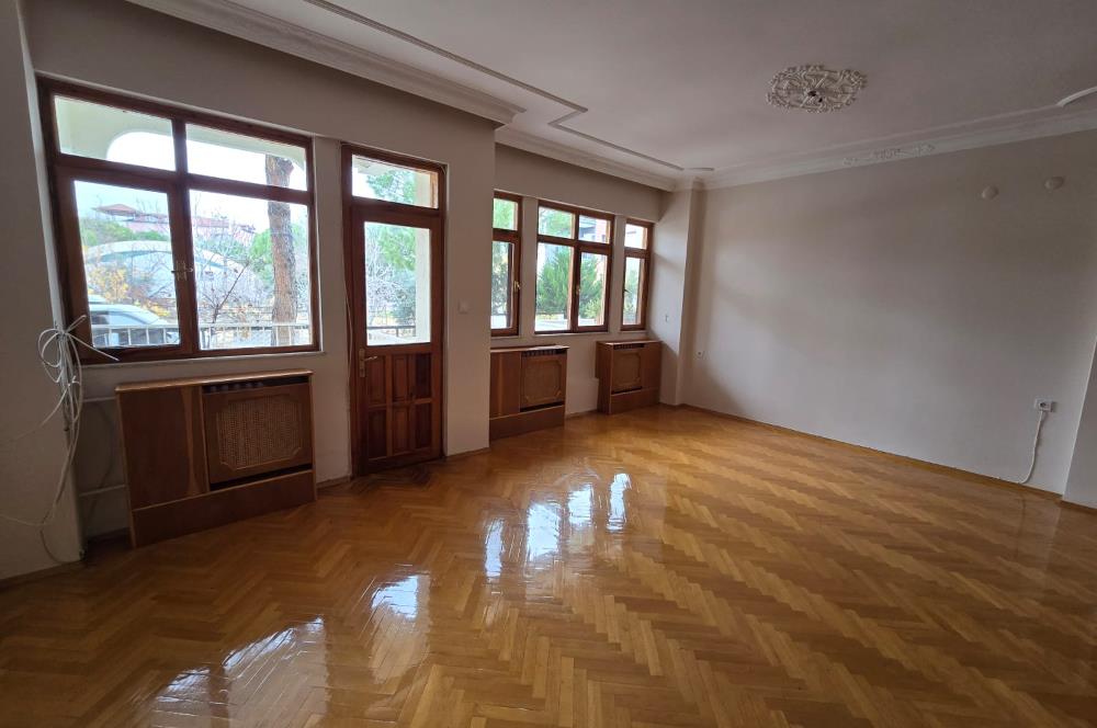 Kınıklı'da Şehir ve Doğa Manzaralı Kiralık Tripleks Villa...