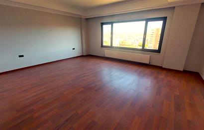 PARK CADDESİ YAKINI TAM MÜSTAKİL 6+2 SATILIK VİLLA