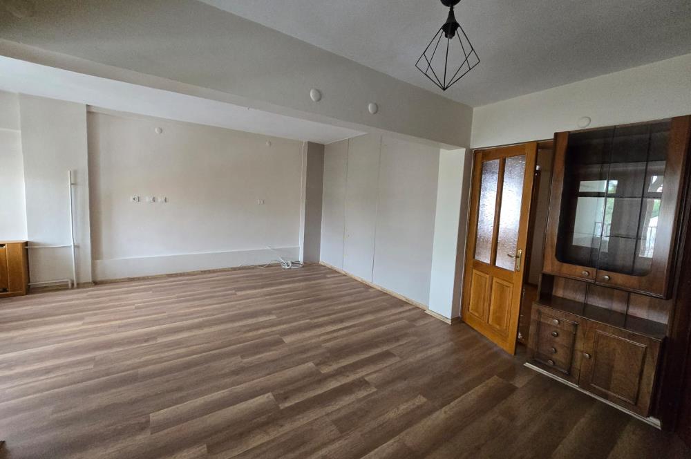 Kınıklı'da Şehir ve Doğa Manzaralı Kiralık Tripleks Villa...
