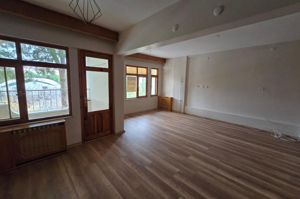 Kınıklı'da Şehir ve Doğa Manzaralı Kiralık Tripleks Villa...