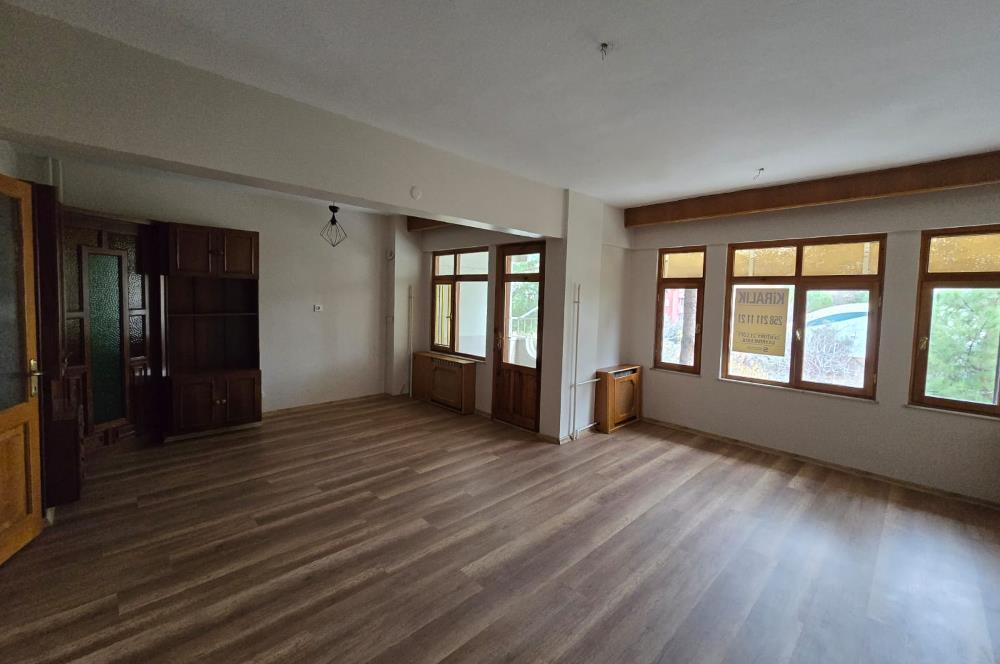 Kınıklı'da Şehir ve Doğa Manzaralı Kiralık Tripleks Villa...