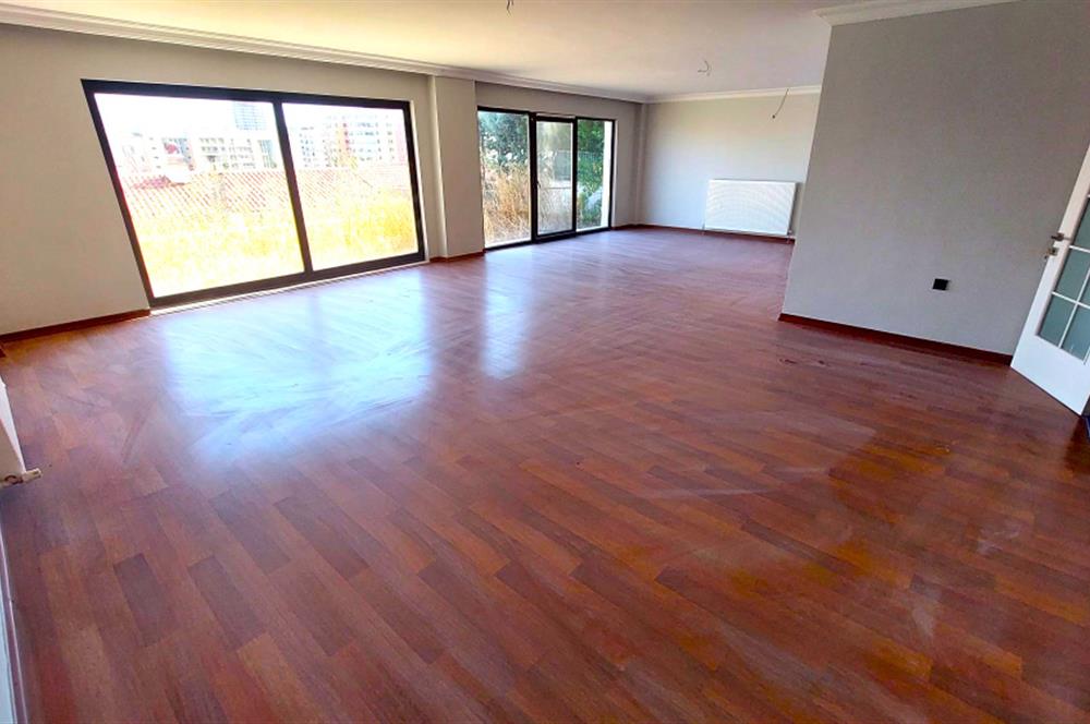 PARK CADDESİ YAKINI TAM MÜSTAKİL 6+2 SATILIK VİLLA