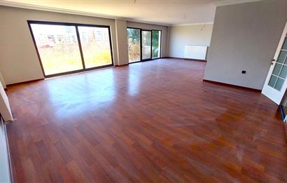 PARK CADDESİ YAKINI TAM MÜSTAKİL 6+2 SATILIK VİLLA