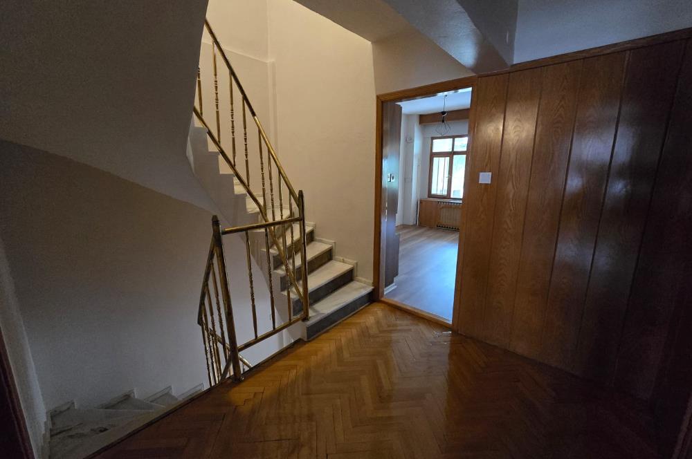 Kınıklı'da Şehir ve Doğa Manzaralı Kiralık Tripleks Villa...