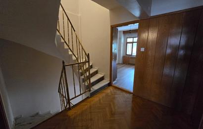 Kınıklı'da Şehir ve Doğa Manzaralı Kiralık Tripleks Villa...