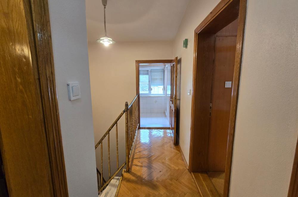 Kınıklı'da Şehir ve Doğa Manzaralı Kiralık Tripleks Villa...