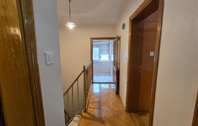 Kınıklı'da Şehir ve Doğa Manzaralı Kiralık Tripleks Villa...
