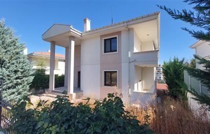PARK CADDESİ YAKINI TAM MÜSTAKİL 6+2 SATILIK VİLLA