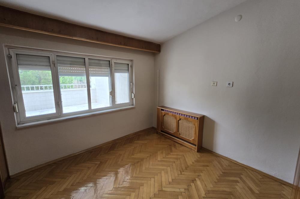 Kınıklı'da Şehir ve Doğa Manzaralı Kiralık Tripleks Villa...
