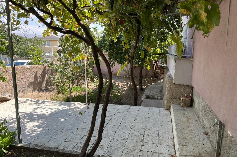 DEVELİ AŞIK SEYRANİ MAHALLESİNDE 5+1 SATILIK MÜSTAKİL EV