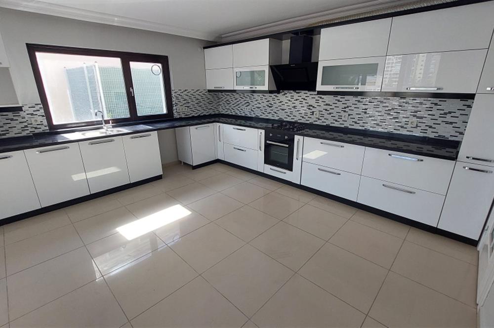 PARK CADDESİ YAKINI TAM MÜSTAKİL 6+2 SATILIK VİLLA