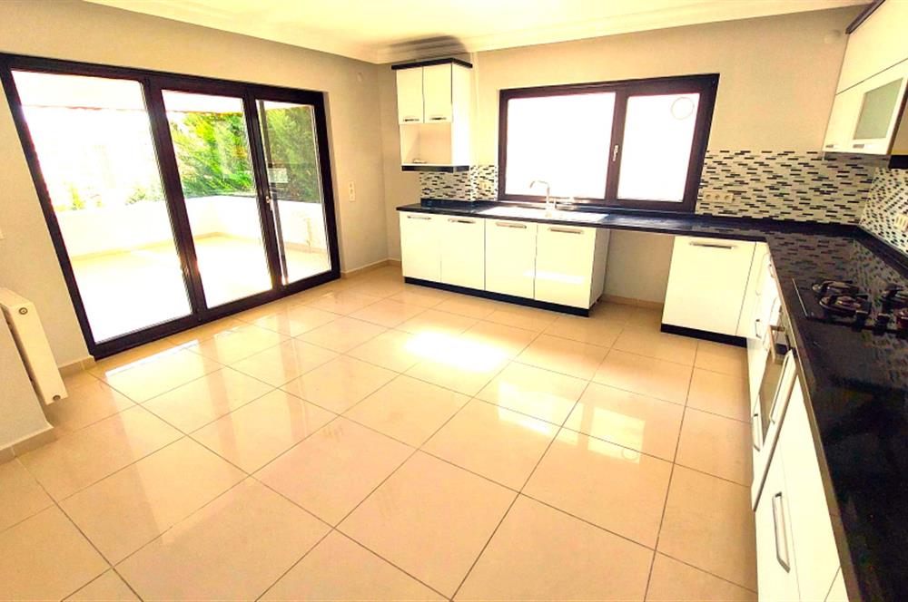 PARK CADDESİ YAKINI TAM MÜSTAKİL 6+2 SATILIK VİLLA