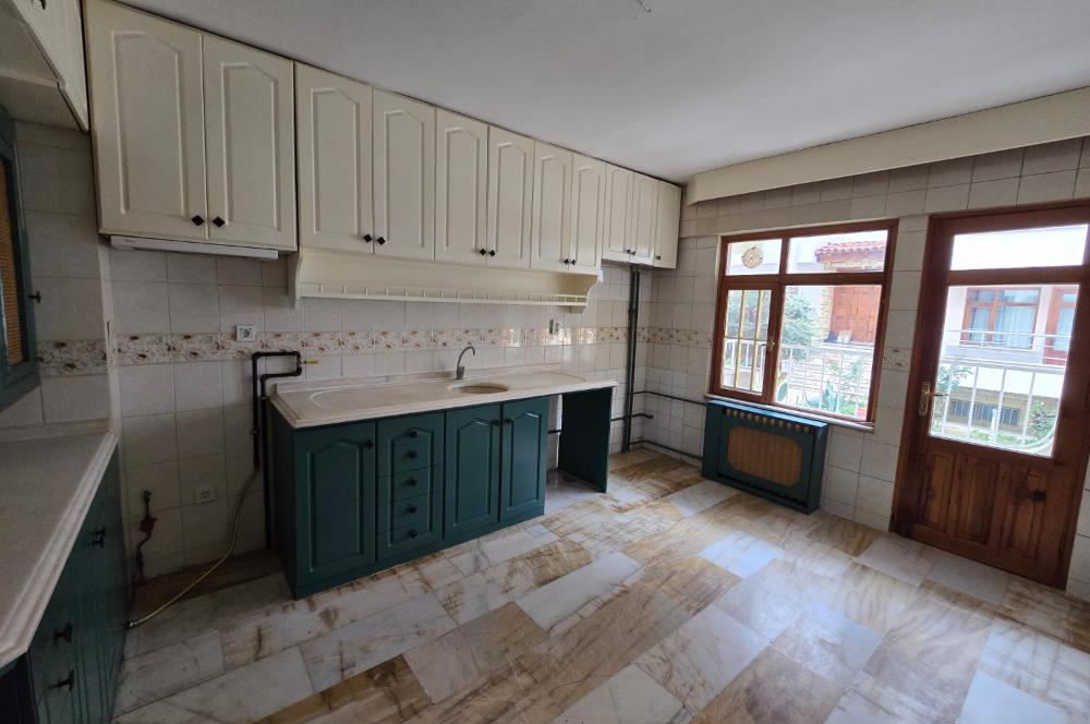 Kınıklı'da Şehir ve Doğa Manzaralı Kiralık Tripleks Villa...