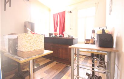 KADIKÖY SANATÇILAR SOKAĞINDA MÜSTAKİL GİRİŞLİ
