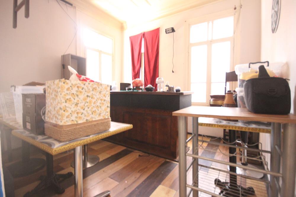 KADIKÖY SANATÇILAR SOKAĞINDA MÜSTAKİL GİRİŞLİ