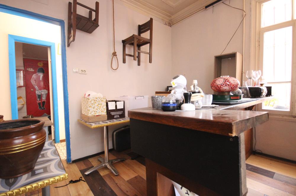 KADIKÖY SANATÇILAR SOKAĞINDA MÜSTAKİL GİRİŞLİ