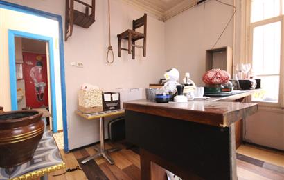 KADIKÖY SANATÇILAR SOKAĞINDA MÜSTAKİL GİRİŞLİ