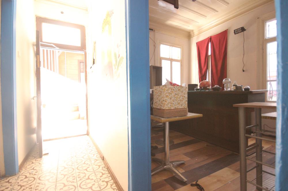 KADIKÖY SANATÇILAR SOKAĞINDA MÜSTAKİL GİRİŞLİ