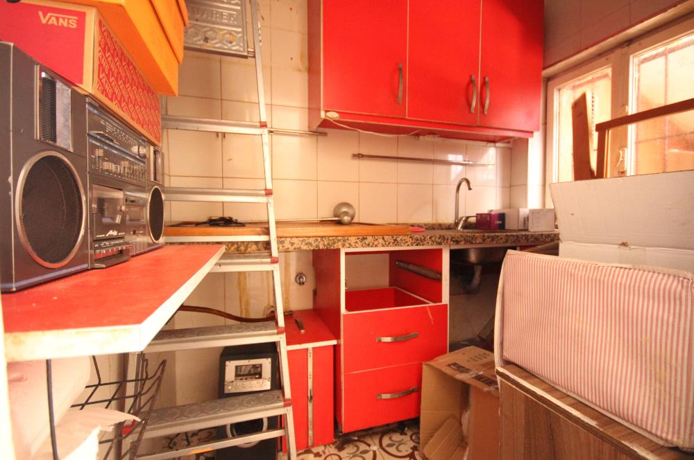 KADIKÖY SANATÇILAR SOKAĞINDA MÜSTAKİL GİRİŞLİ
