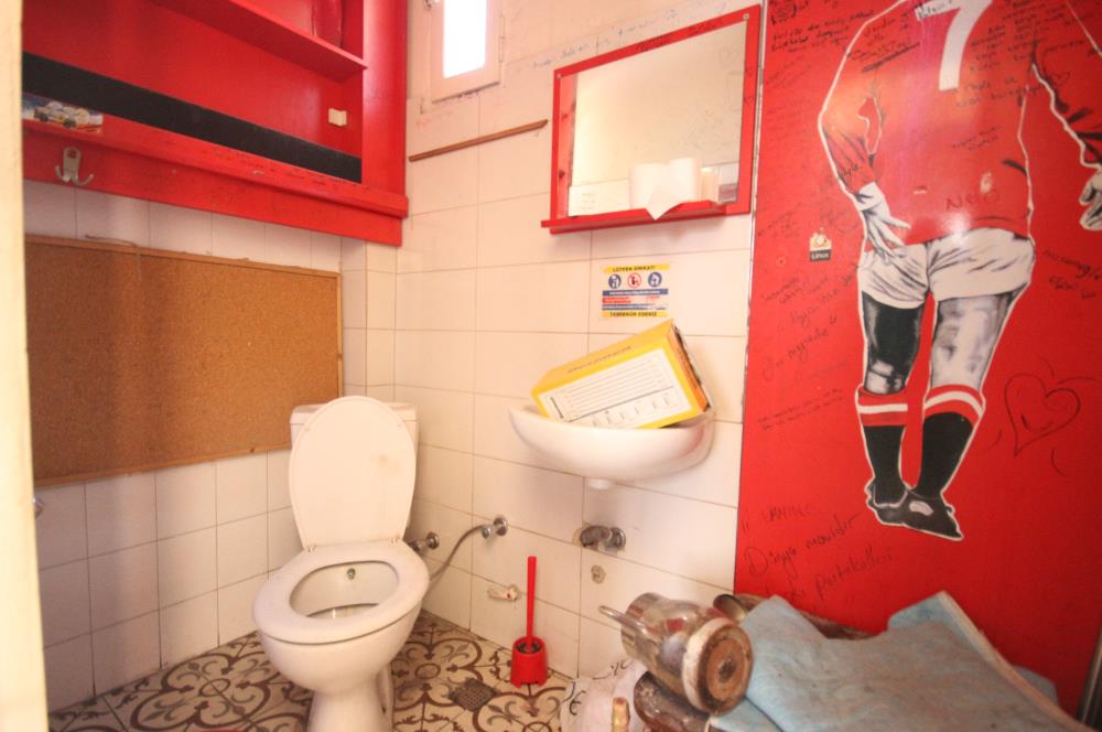 KADIKÖY SANATÇILAR SOKAĞINDA MÜSTAKİL GİRİŞLİ