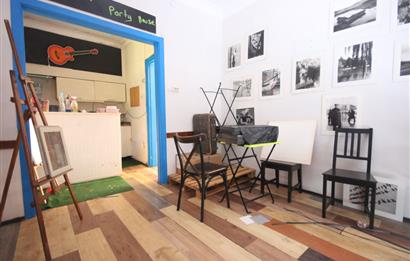 KADIKÖY SANATÇILAR SOKAĞINDA MÜSTAKİL GİRİŞLİ