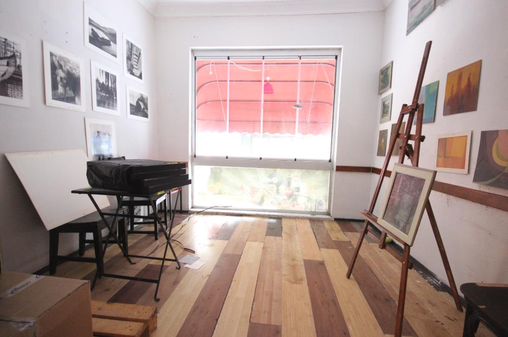 KADIKÖY SANATÇILAR SOKAĞINDA MÜSTAKİL GİRİŞLİ