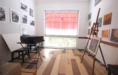 KADIKÖY SANATÇILAR SOKAĞINDA MÜSTAKİL GİRİŞLİ