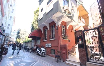 KADIKÖY SANATÇILAR SOKAĞINDA MÜSTAKİL GİRİŞLİ
